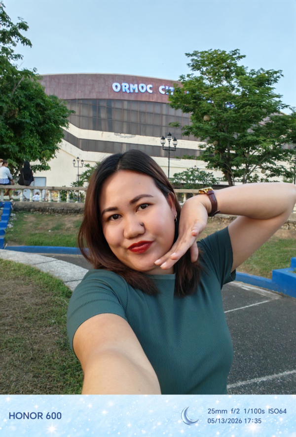 HONOR-600-sample-selfie-outdoor
