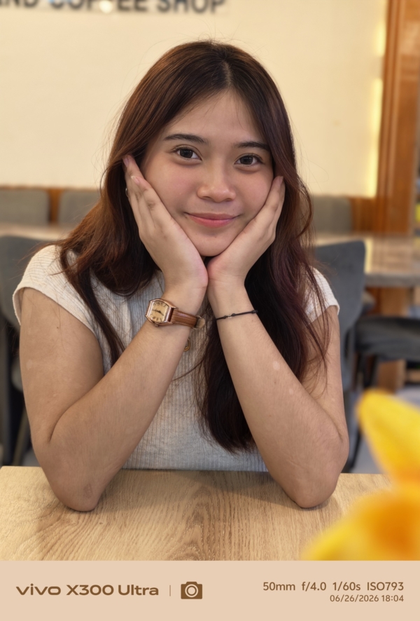 vivo-X300-Ultra-sample-picture-portrait-indoor-50mm