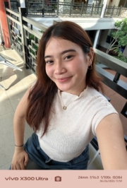 vivo-X300-Ultra-selfie-wide