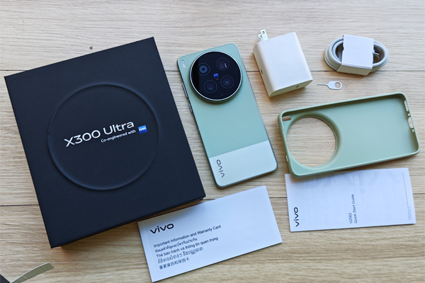 vivo X300 Ultra unboxing